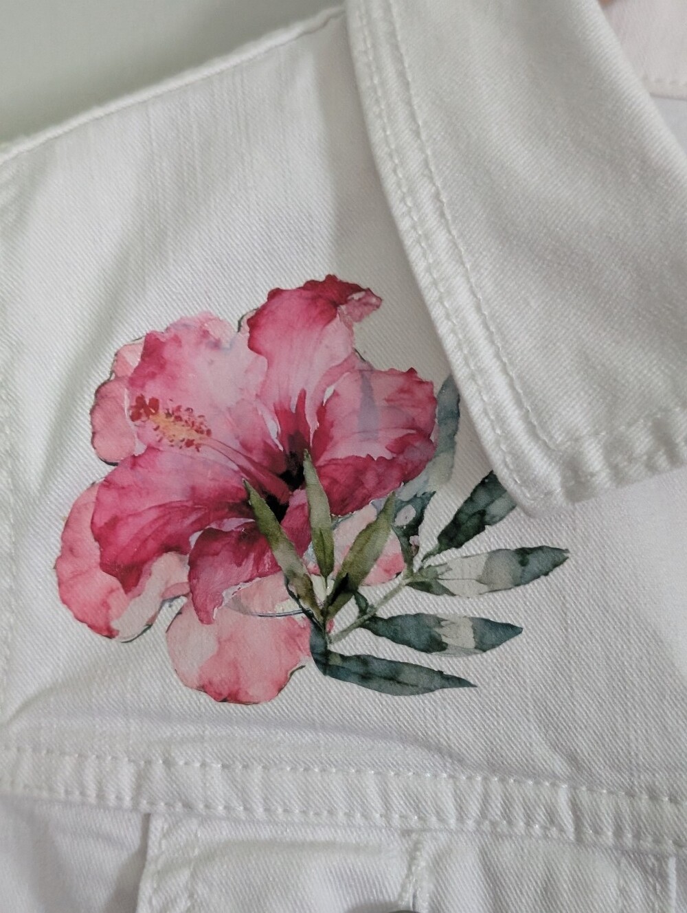UpCycled Old Navy | Women's Small | Parrot 🦜and Hibiscus 🌺 Jean Jacket | White - Picture 9 of 11